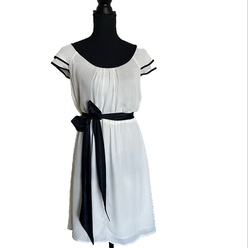 Ann Taylor Loft Size 2 white dress with black piping detail and black ribbon bow